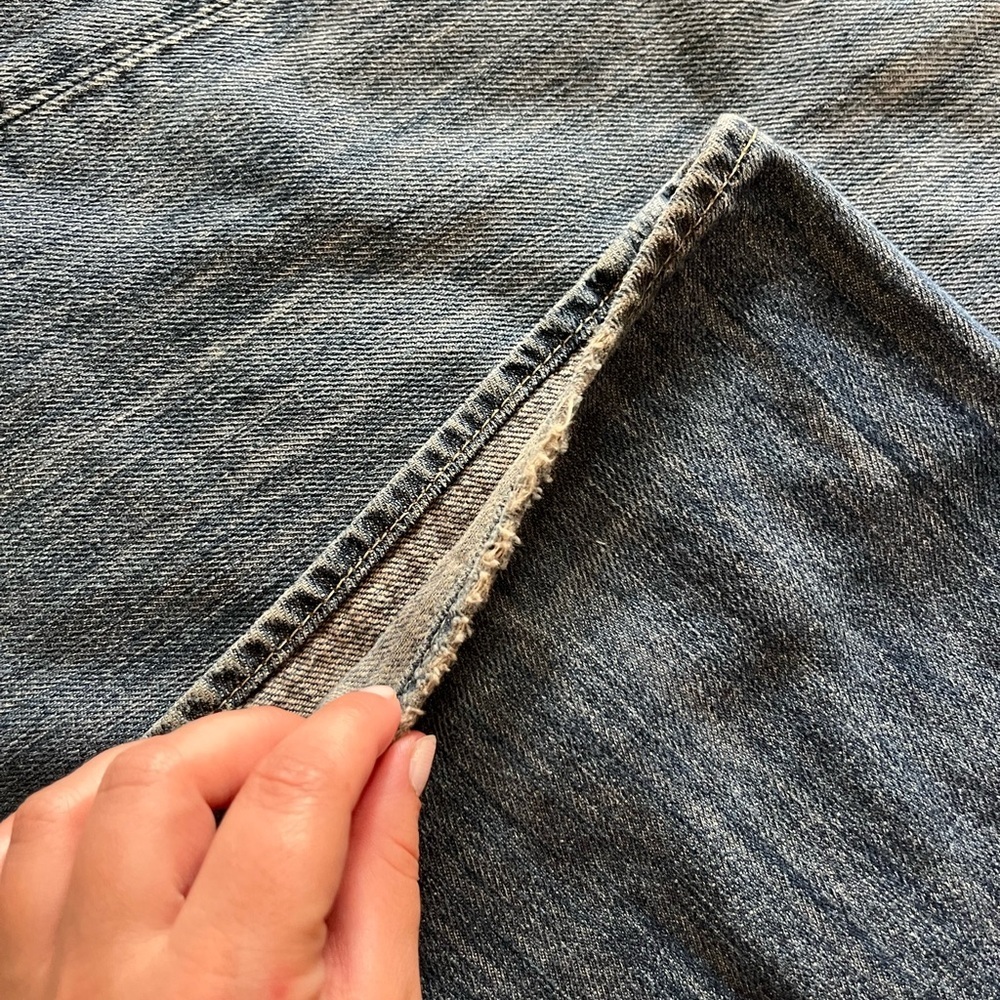 Guess Men’s Regular Straight Jeans - Slightly Distressed Wash - Picture 2 of 10